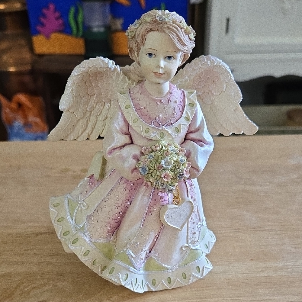 Samaco Everyday Angels A Betty Singer Design Figurine